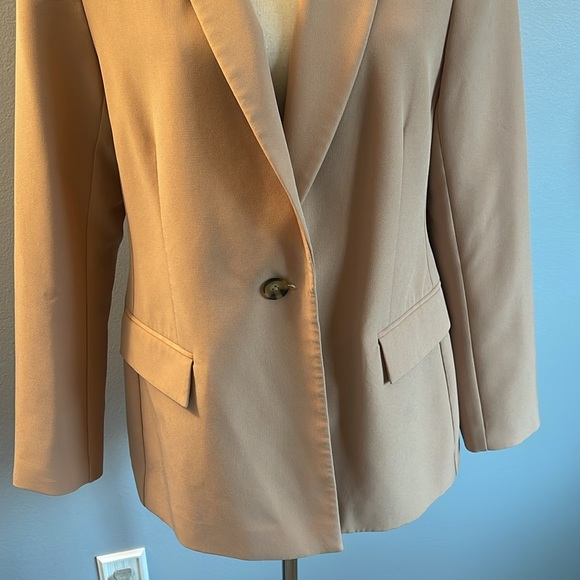 Like new! Gorgeous Long Blazer - Picture 6 of 8